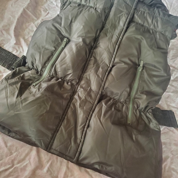 Vest - Picture 13 of 15